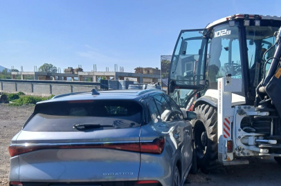 İnegöl’de otomobil iş makinasına çarptı: 1 yaralı