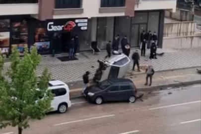 Bursa’da kontrolden çıkan otomobil takla attı