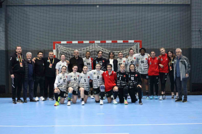 Bursa Büyükşehir Belediyespor şampiyonluğa koşuyor