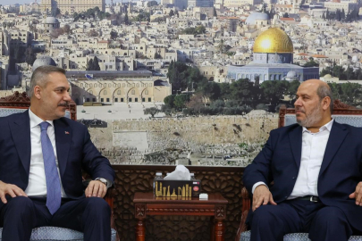 Bakan Fidan, Katar Başbakan Yardımcısı ve Savunma Bakanı Al Thani ile bir araya geldi