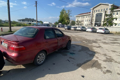 Motosikletle Otomobil Çarpıştı: 5 Kişi Yaralandı