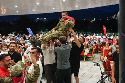 Bursa’da en özel askerlere renkli kına eğlencesi