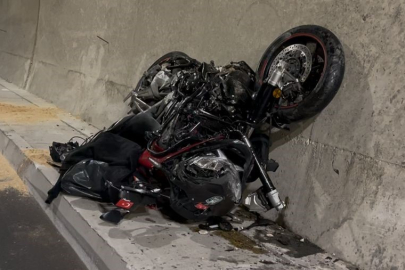 Motosiklet tutkunu sanatçı hayatını kaybetti, oğlu ağır yaralandı
