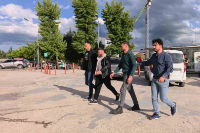 İnegöl’de enseden bıçaklayan şüpheli ile ağabeyi yakalandı