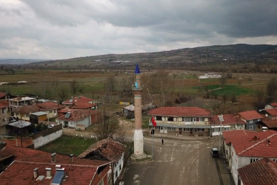 Camisiz minare köyün sembolü oldu