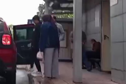 Kamyonetin altında kaldılar, yürüyerek taburcu oldular