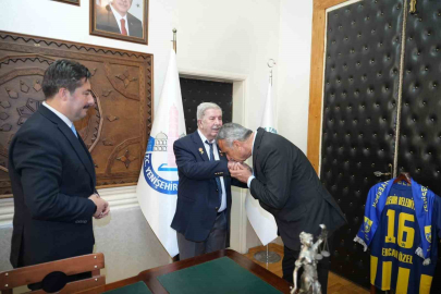 Başkanlık ofisinde yürek ısıtan görüşme