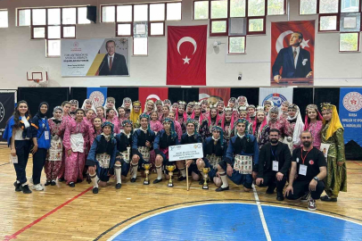 İnegöl Belediyesi Halk Dansları'ndan 3’te 3