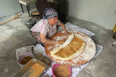Bayrama özel köylerde taş fırınlarda pişen "bayram çöreği" yok satıyor