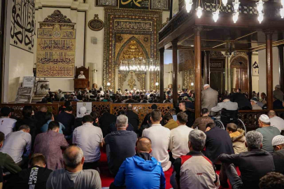 Başkan Vekili Şahin Biba, bayram sabahı öğrencilerle buluştu