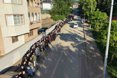 Bayramlaşmada 1 kilometrelik kuyruk oluştu