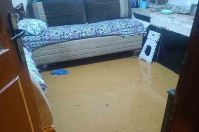 Bursa'da sağanak yağış sebebiyle evleri su bastı