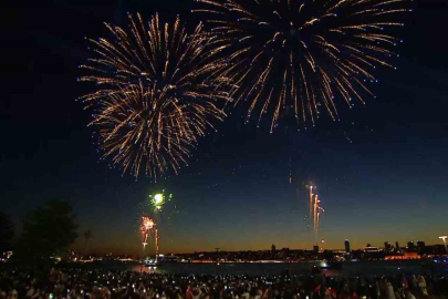 Boğaz’da havai fişek gösterisi