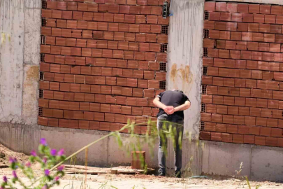 Oğlunun gözü önünde 4. kattan düştü