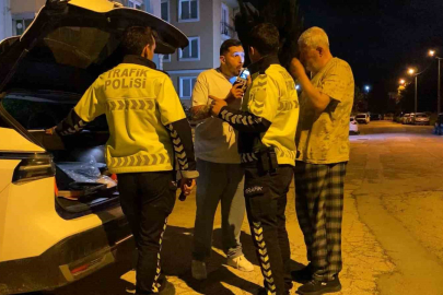 Polisten alkollü sürücüye alkolmetre dersi