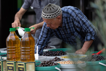 Tirilye’de “Zeytin Çiçeği Festivali”ne Büyük İlgi