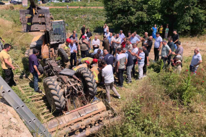 Kontrolden çıkan traktör köprüden aşağı uçtu