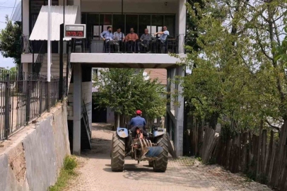 Altından Yol Geçen Mahalle Konağı Görenleri Şaşırtıyor