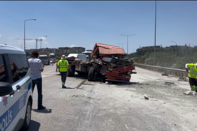 Arızalanan kamyona çarpan tırın sürücüsü hayatını kaybetti