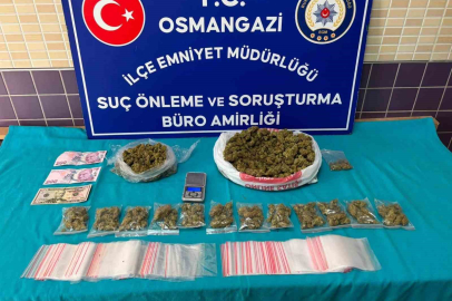 Bursa’da uyuşturucu operasyonu: 1 kiloya yakın esrar ele geçirildi, 4 şüpheli yakalandı