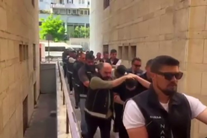 Kapıları koçbaşlarıyla kırdılar, çatı katında uyuşturucu yakaladılar