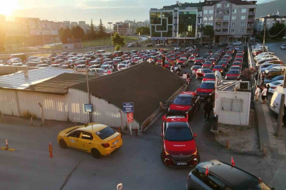 Bursa’da A Milli Takım coşkusu sokaklara taştı, 250 araçlık konvoy kenti turladı
