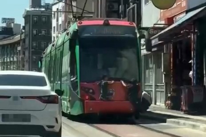 Hareket Halindeki Tramvayda Tehlikeli Yolculuk