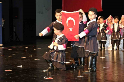 Minikler yıl sonu gösterisinde hünerlerini sergiledi