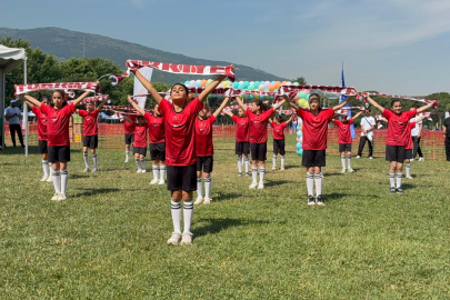 BURSA'DA GELENEKSEL ÇOCUK OYUNLARI ŞENLİĞİ DÜZENLENDİ