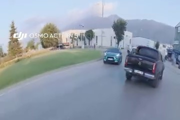 Bursa’da tersten ilerleyen araç kamerada