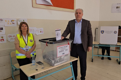 Kosova'daki genel seçimlerde Başbakan Kurti'nin partisi yüzde 47,13 oyla birinci oldu