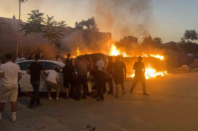 Bursa’da çöp yangını çalılığa sıçradı, otomobili vatandaşlar sürükleyerek kurtardı
