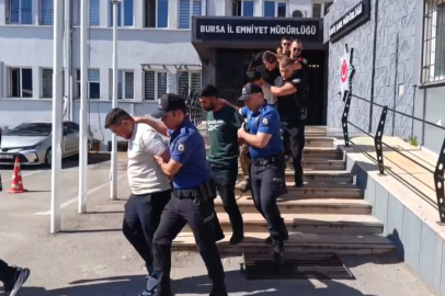 2,5 ay boyunca "Polisiz" diyerek dolandırdılar, 100 milyonluk vurgunun ardından tatlı ikram ettiler