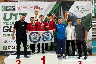 YILDIRIM BELEDİYESPOR, SİVAS’TA DÜZENLENEN U17 YILDIZLAR GÜREŞ ŞAMPİYONASI'NI 3 MADALYA İLE TAMAMLADI