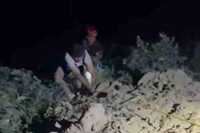 Bursa’da sarp arazide mahsur kalan 2 genç halatla kurtarıldı