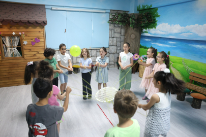 Osmangazi’de Çocuklar Yazı Sanatla Dolu Dolu Geçiriyor