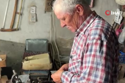 Manda boynuzundan tarak yapıyor