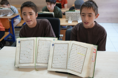 13 yaşındaki ikiz kardeşler hafız oldu