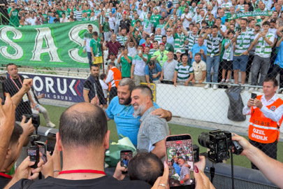 Bursaspor Tribünlerinden Arda Turan'a Büyük Destek!