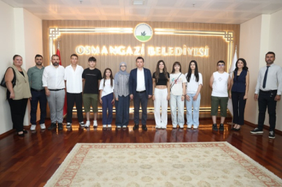 Osmangazi’de Ücretsiz LGS Kurslarının Başarılı Öğrencileri Başkan Aydın’la Buluştu
