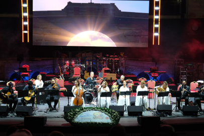 Grup Köprü, festival sahnesinde kültürleri aynı ezgide buluşturdu