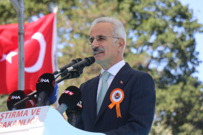 Bakan Uraloğlu: "Ayasofya ile yaşıt 1500 yıllık Sangarios Köprüsü'nü şehrimizin simgesi olarak yeniden canlandırdık"