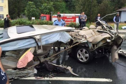 İkiye bölünen otomobilden sağ çıktı