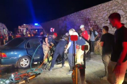 Bursa'da iki otomobil kafa kafaya çarpıştı