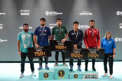 Büyükşehir sporcuları madalyaları topluyor