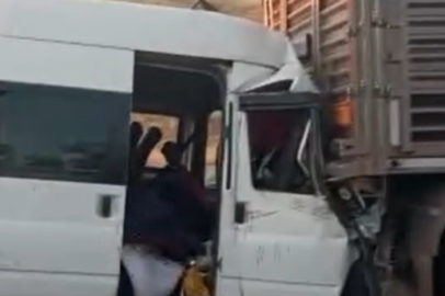 Malatya’da tarım işçilerini taşıyan minibüs tıra çarptı: 19 yaralı