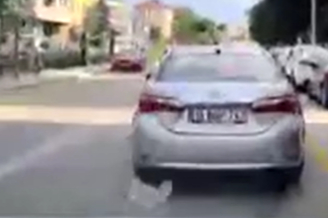 Otomobilden yola çöp atan sürücüyü araç içi kamerası yaktı