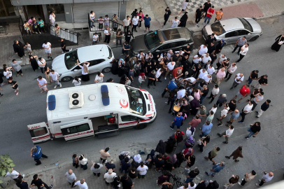 Küçükçekmece'de yolun karşısına geçen 5 yaşındaki çocuğa motosiklet çarptı