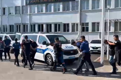 Vatandaşlara zorla hesap açtırıp kara para aklayan şahıslara baskın