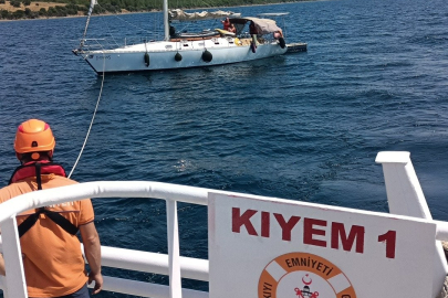 Çanakkale Boğazı’nda sürüklenen tekne kurtarıldı